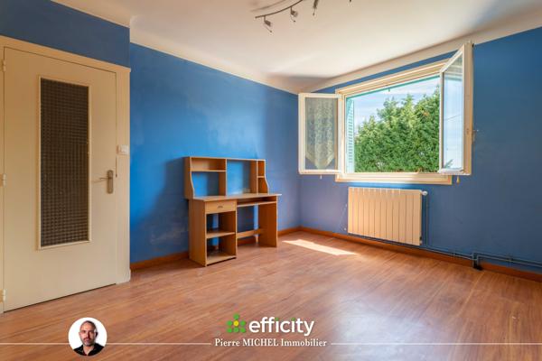 Maison
         5 pièces
        - 132 m² Exclusivité 320 000 € *
