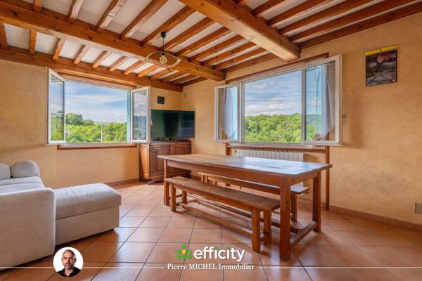 Maison
         5 pièces
        - 132 m² Exclusivité 320 000 € *