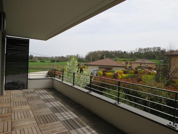 HEYRIEUX, secteur gendarmerie, T3 avec terrasse, cave, garage et parking