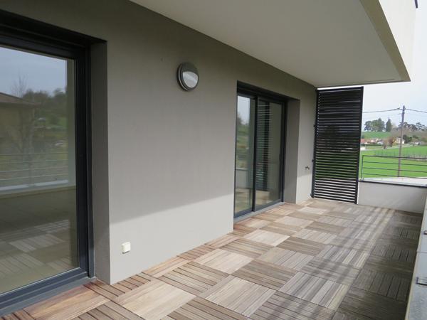 HEYRIEUX, secteur gendarmerie, T3 avec terrasse, cave, garage et parking