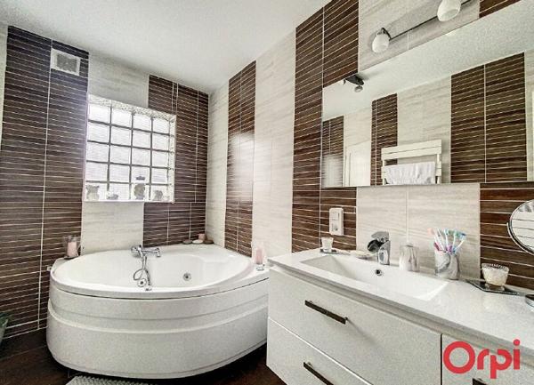 Maison à vendre    6 pièces •  Montluçon