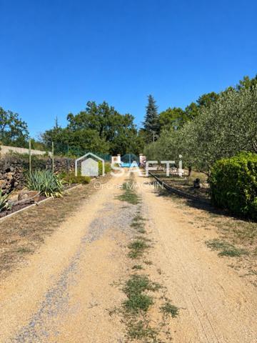 Maison familiale avec terrain arboré