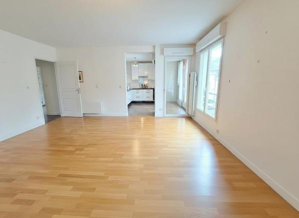 Appartement T3 avec terrasse et stationnement  place Ney