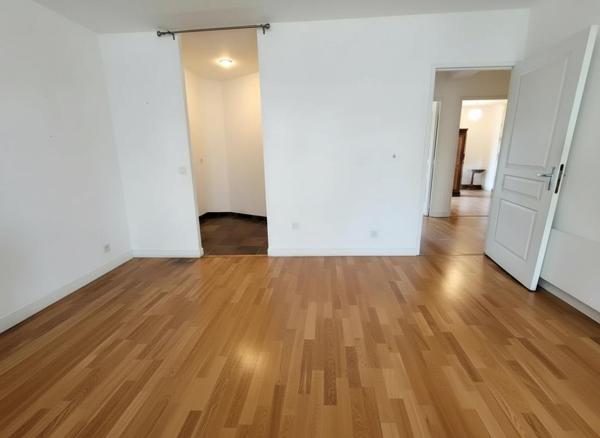 Appartement T3 avec terrasse et stationnement  place Ney