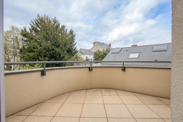 Appartement T3 avec terrasse et stationnement  place Ney