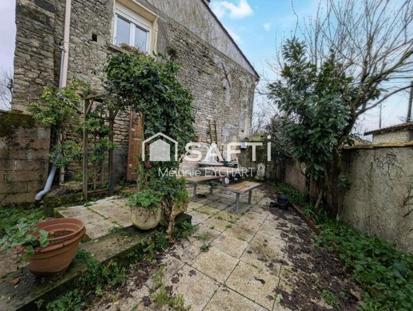 Charmante maison ancienne, au cœur d’un secteur calme et recherché près de Champniers.