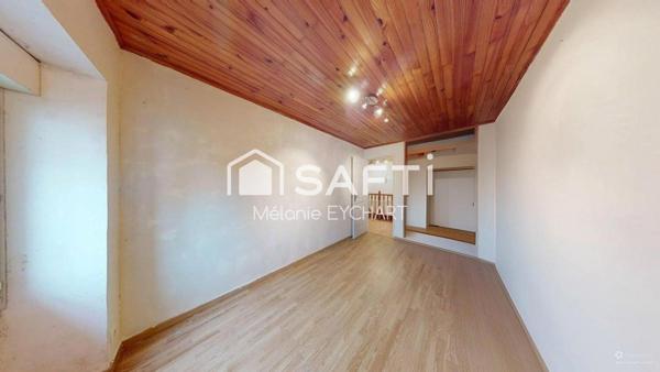 Charmante maison ancienne, au cœur d’un secteur calme et recherché près de Champniers.