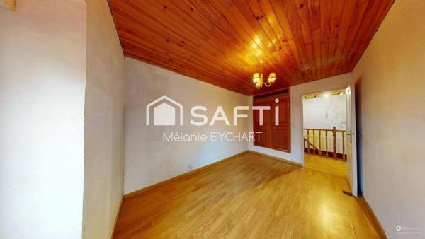 Charmante maison ancienne, au cœur d’un secteur calme et recherché près de Champniers.