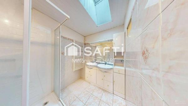 Charmante maison ancienne, au cœur d’un secteur calme et recherché près de Champniers.