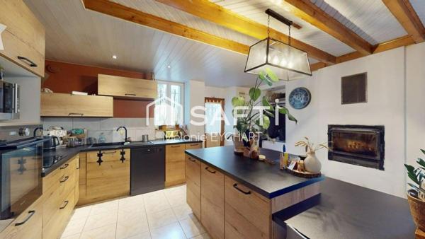 Charmante maison ancienne, au cœur d’un secteur calme et recherché près de Champniers.