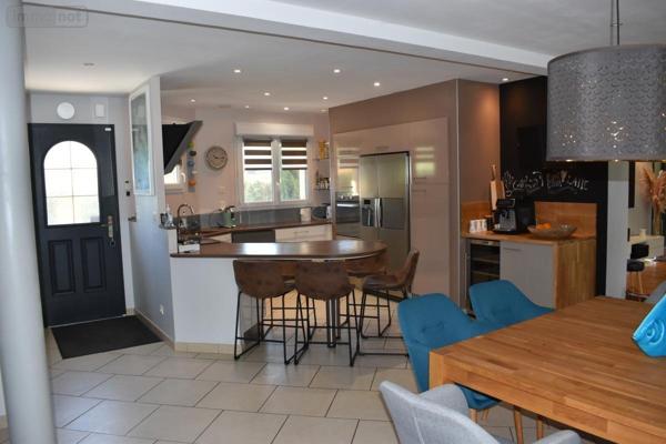 Maison à vendre à Livré la Touche en Mayenne (53400), ref : 53032-1026