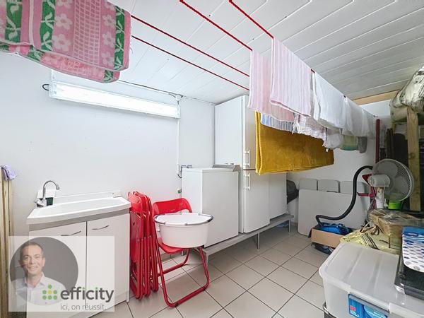 Parking
        
        - 39 m² 48 500 € *