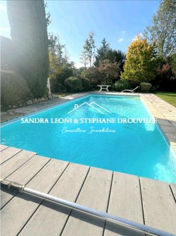 AUNEAU - ABLIS -  MAGNIFIQUE LONGERE de 195 m² - 7 PIECES - AVEC PISCINE