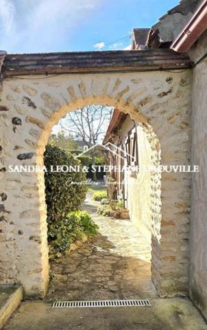 AUNEAU - ABLIS -  MAGNIFIQUE LONGERE de 195 m² - 7 PIECES - AVEC PISCINE