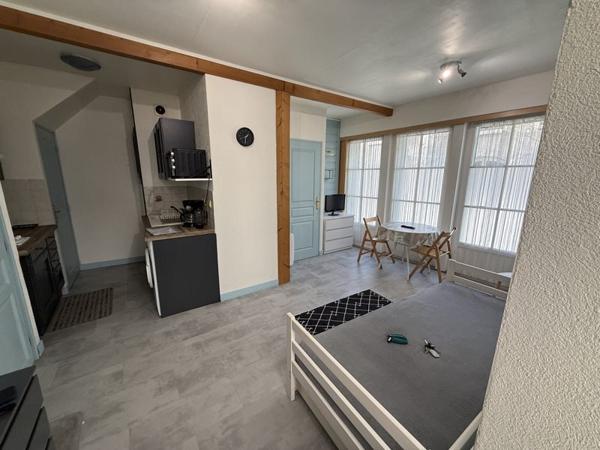 Appartement à louer 360 € CC Fontenay-le-Comte 1 pièce 21 m² DPE E