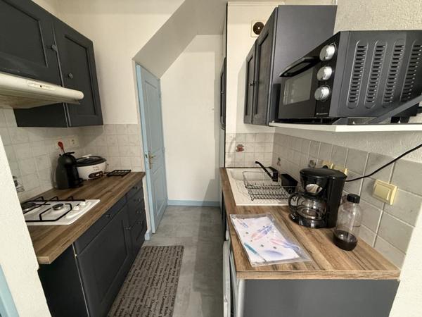 Appartement à louer 360 € CC Fontenay-le-Comte 1 pièce 21 m² DPE E