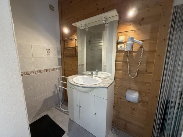 Appartement à louer 360 € CC Fontenay-le-Comte 1 pièce 21 m² DPE E