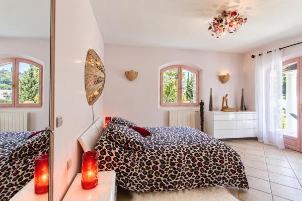 Vente Villa de luxe Cagnes-sur-Mer 5 Pièces 223 m²
