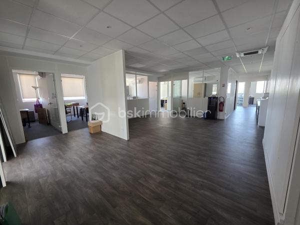 Bureau de 234 m²