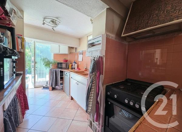 Maison à vendre  4 pièces - 200 m 2   PORT DE BOUC  - 13