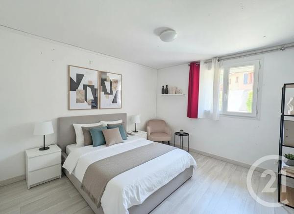 Maison à vendre  4 pièces - 200 m 2   PORT DE BOUC  - 13