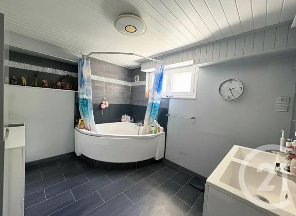 Maison à vendre  4 pièces - 200 m 2   PORT DE BOUC  - 13