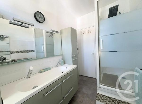 Maison à vendre  4 pièces - 200 m 2   PORT DE BOUC  - 13