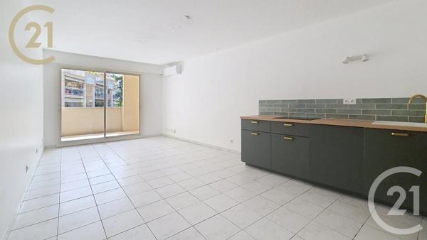 Appartement F3 à vendre  3 pièces - 69 m 2   MANDELIEU LA NAPOULE  - 06