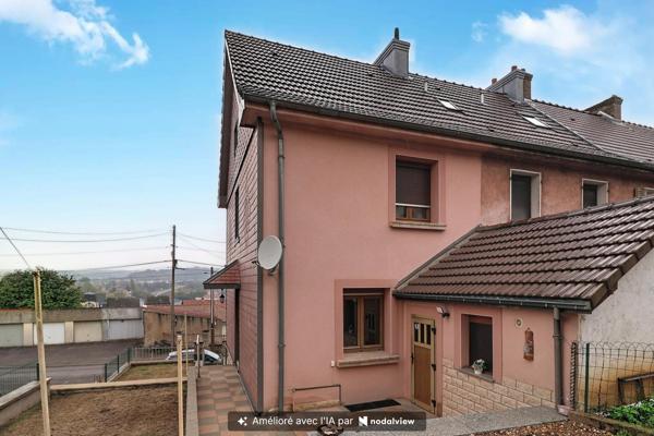 Maison avec terrasse, jardin et garage!