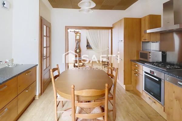 Maison avec terrasse, jardin et garage!