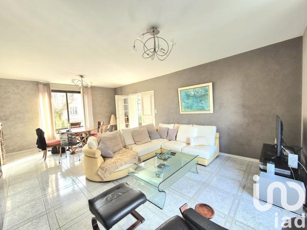 Maison traditionnelle 7 pièces de 210 m² à Égletons (19300)