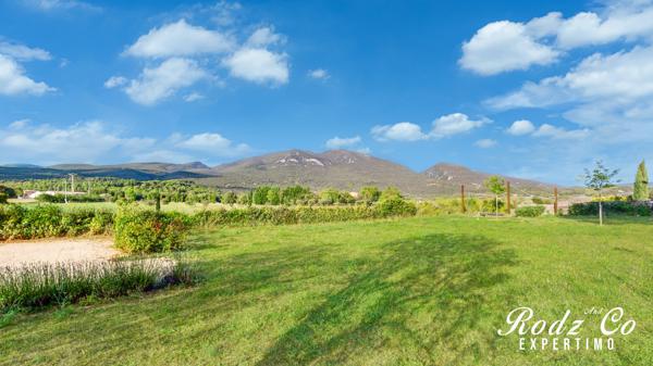 Rustrel (84400) [NOUVEAUTÉ & POTENTIEL] Maison de Hameau Ancienne à Rustrel – Vue Panoramique sur la Montagne, Jardin Clos & S