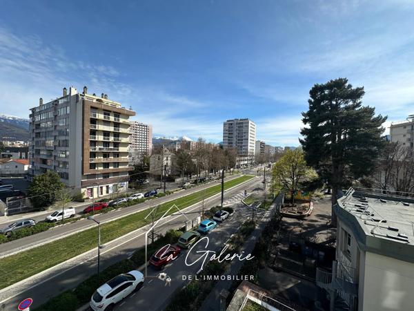 T3 RESIDENCE RECENTE GRENOBLE
