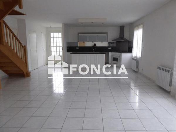 Location Maison 5 pièces 105.7 m² - 129 AVENUE DU MARECHAL LECLERC Saint Berthevin 53940