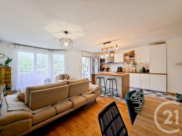 Appartement F3 à vendre  3 pièces - 77,15 m 2   MARSEILLE  - 13010