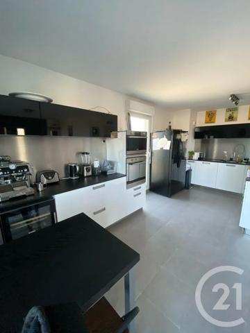 Appartement F3 à vendre  3 pièces - 77,15 m 2   MARSEILLE  - 13010