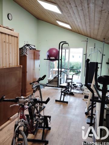 Maison à vendre 8 pièces 222 m² Andrézieux-Bouthéon