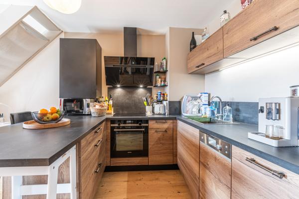 Duplex
                                                                                                                                                                                                                                                                                                                        2 pièce(s)                                                                                                                                                                                                          1 chambre(s)                                                                                                                                                                                                          62.43  m²