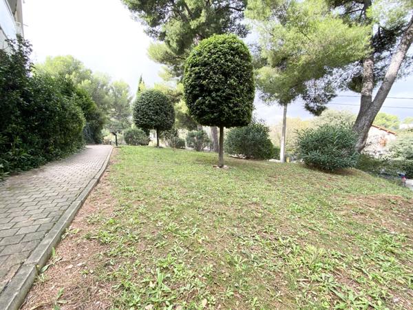 Marseille (13012) Appartement de type 4 accompagné d'une terrasse et d'un garage à Marseille 12