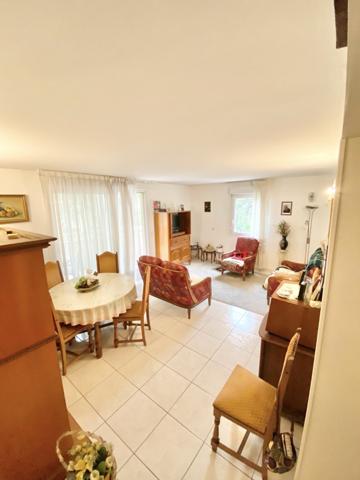 Marseille (13012) Appartement de type 4 accompagné d'une terrasse et d'un garage à Marseille 12