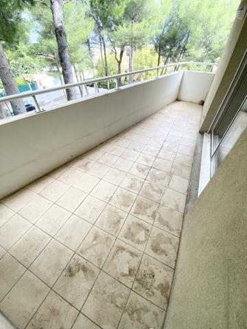 Marseille (13012) Appartement de type 4 accompagné d'une terrasse et d'un garage à Marseille 12