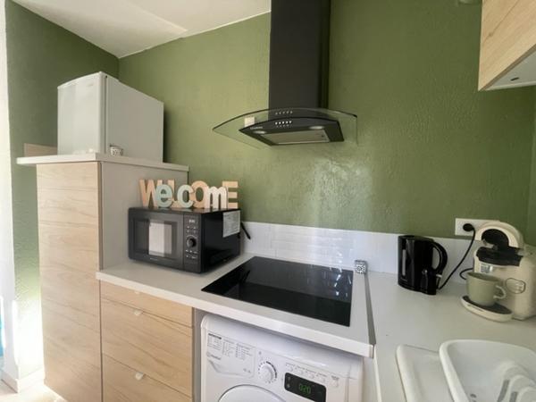 Draguignan (83300) À louer à Draguignan : appartement de type studio meublé de 23m² avec place de parking en sous-sol.