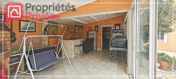 MANDAT EXCLUSIF - Immeuble composé de deux T4, deux T3, Piscine, Pool House et deux locaux commerciaux