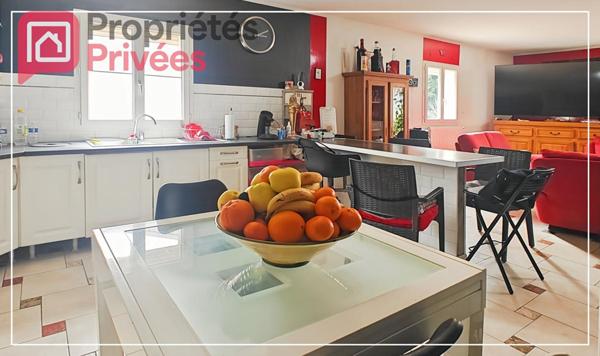 MANDAT EXCLUSIF - Immeuble composé de deux T4, deux T3, Piscine, Pool House et deux locaux commerciaux