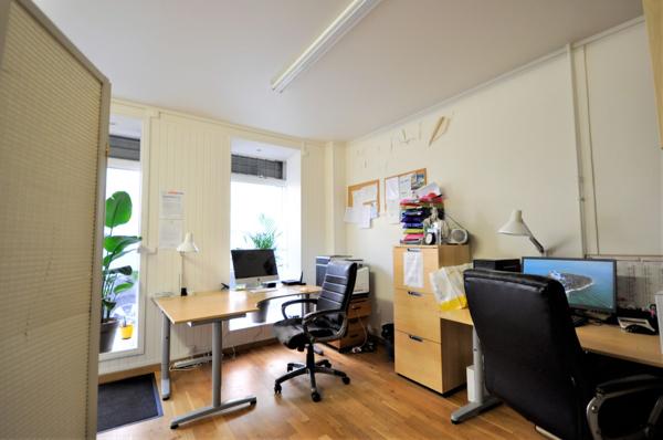 murs commerciaux 33 m2 situé à  Clichy