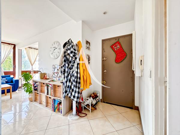 Appartement Fontenay Le Fleury 3 pièce(s) 66 m2