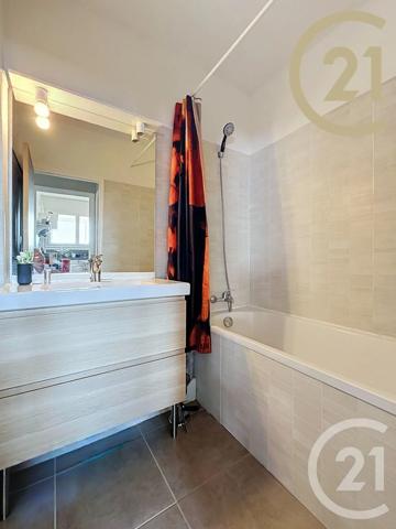 Appartement T4 à vendre  4 pièces - 69,12 m 2   MONTELIMAR  - 26