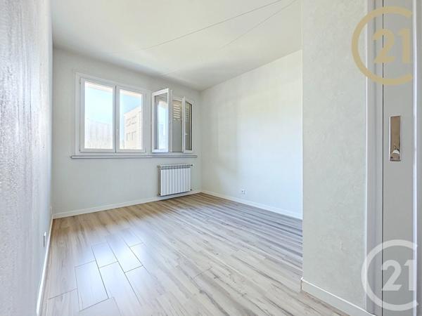 Appartement T4 à vendre  4 pièces - 69,12 m 2   MONTELIMAR  - 26