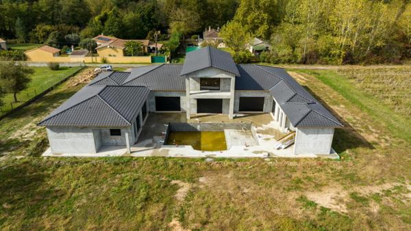 SUPERBE PROPRIETE A ACHEVER (SAINT LOUBES) 440M² SUR TERRAIN DE 4875M²