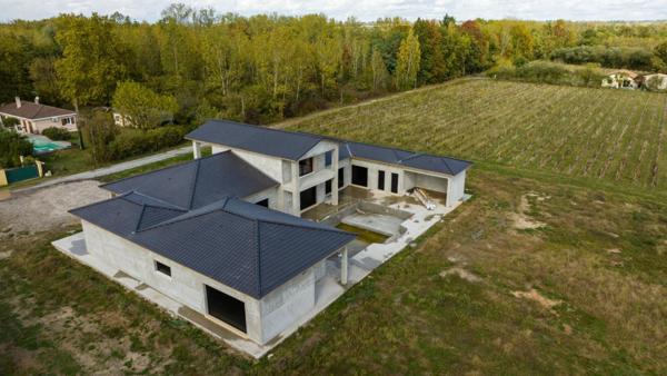 SUPERBE PROPRIETE A ACHEVER (SAINT LOUBES) 440M² SUR TERRAIN DE 4875M²